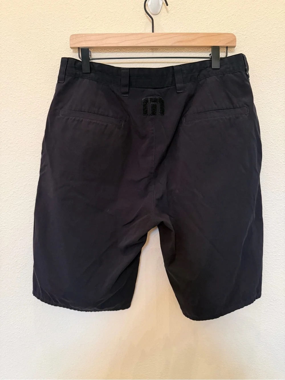 Travis Mathew Men's Black Casual Chino Shorts Size 34